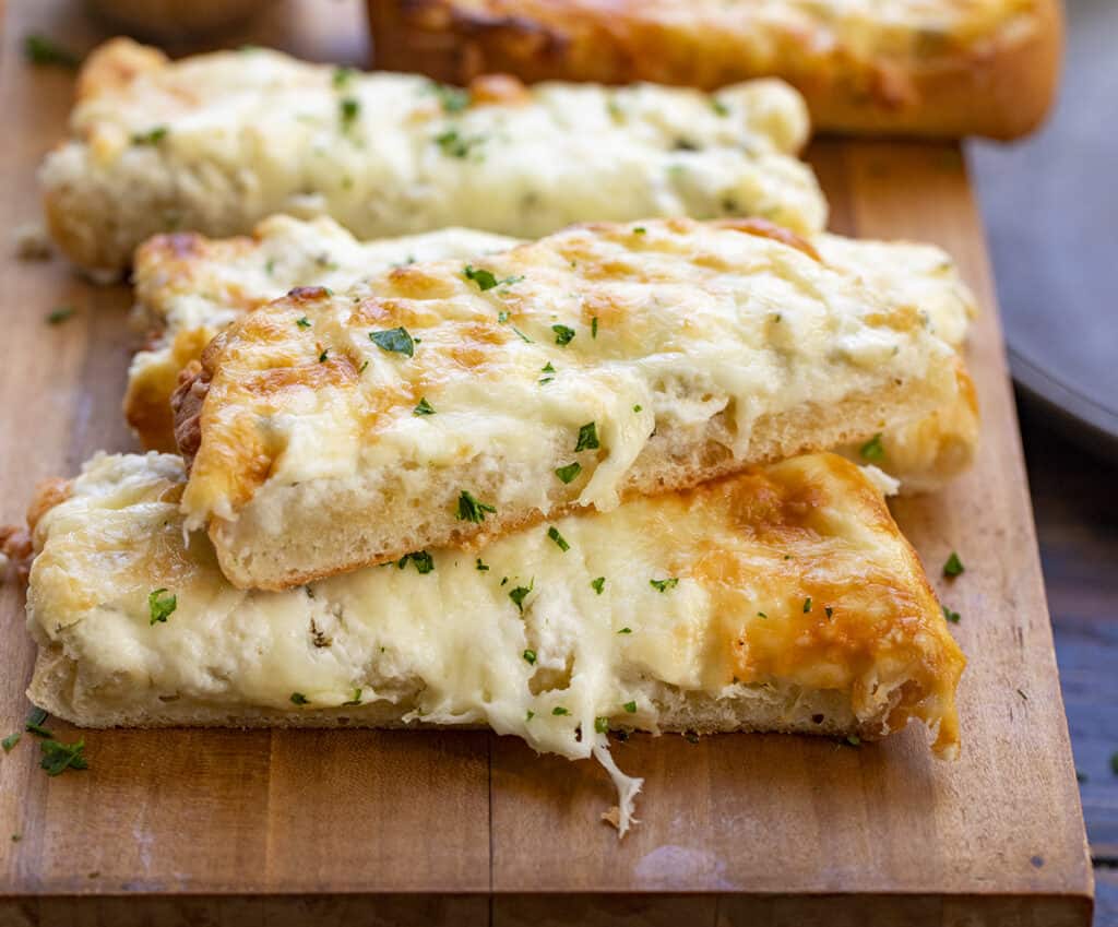 cheesy garlic bread 1024x849 1